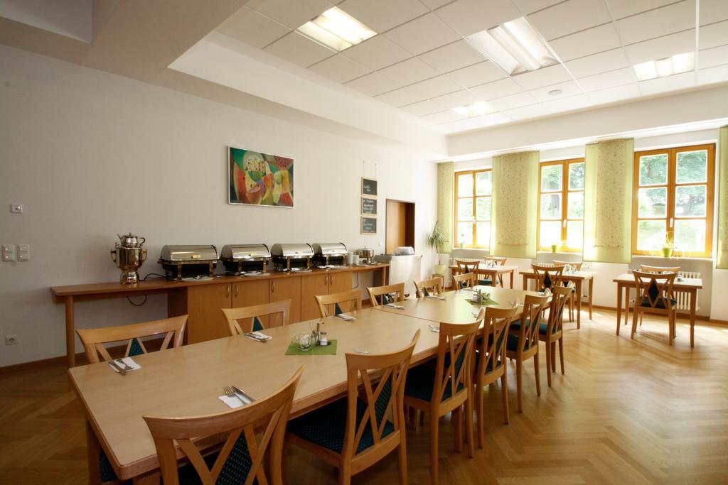 Kloster St. Josef Neumarkt in der Oberpfalz Chambre photo