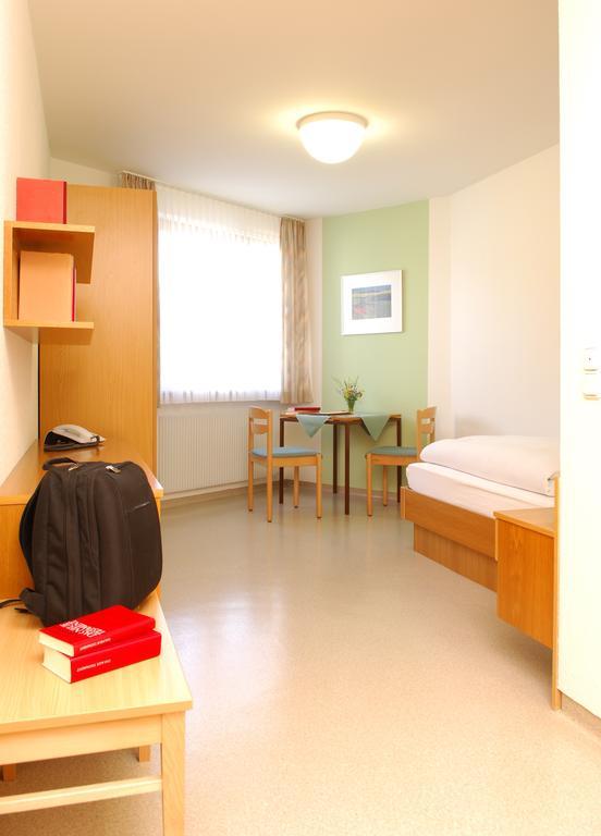 Kloster St. Josef Neumarkt in der Oberpfalz Chambre photo