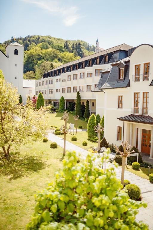 Kloster St. Josef Neumarkt in der Oberpfalz Extérieur photo