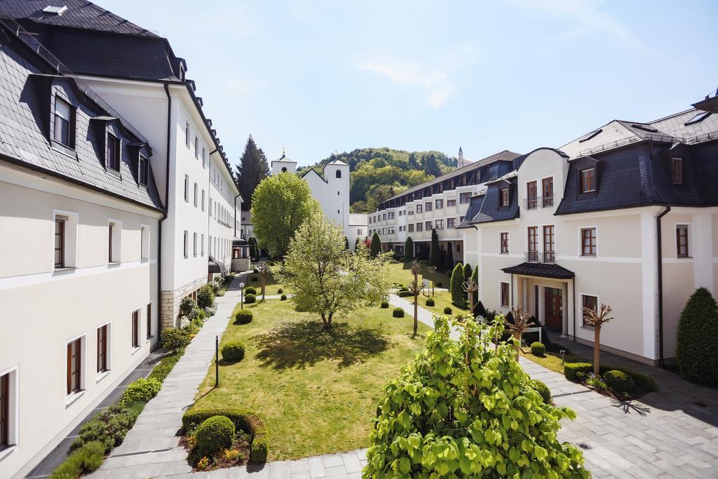 Kloster St. Josef Neumarkt in der Oberpfalz Extérieur photo