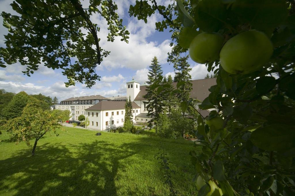 Kloster St. Josef Neumarkt in der Oberpfalz Extérieur photo